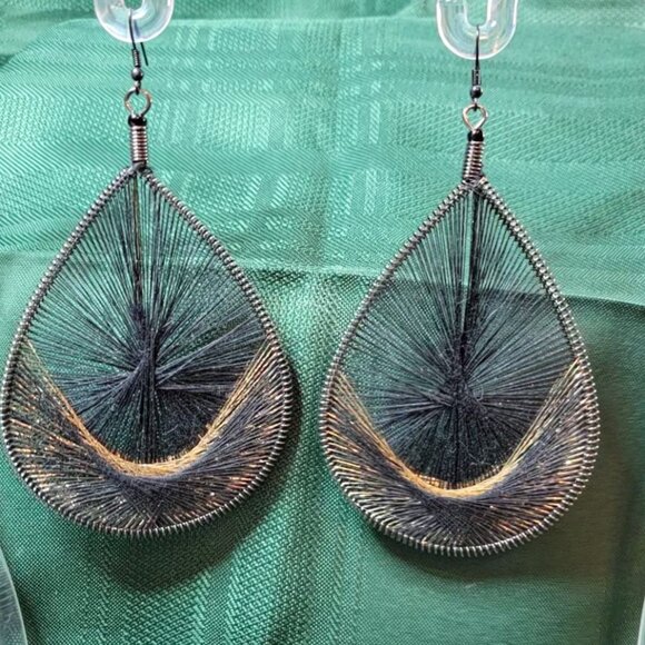 Three pairs of Click Six Dangle Earrings! - Picture 10 of 11